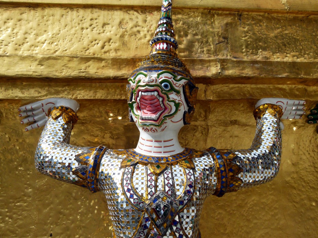 Bangkok Solo Travel Guide: Temples, Safety, and Accommodation