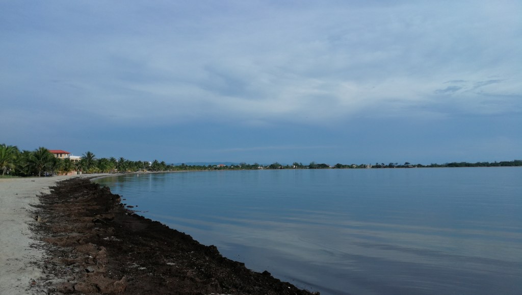 The beach outside Hostel Anda di Hows