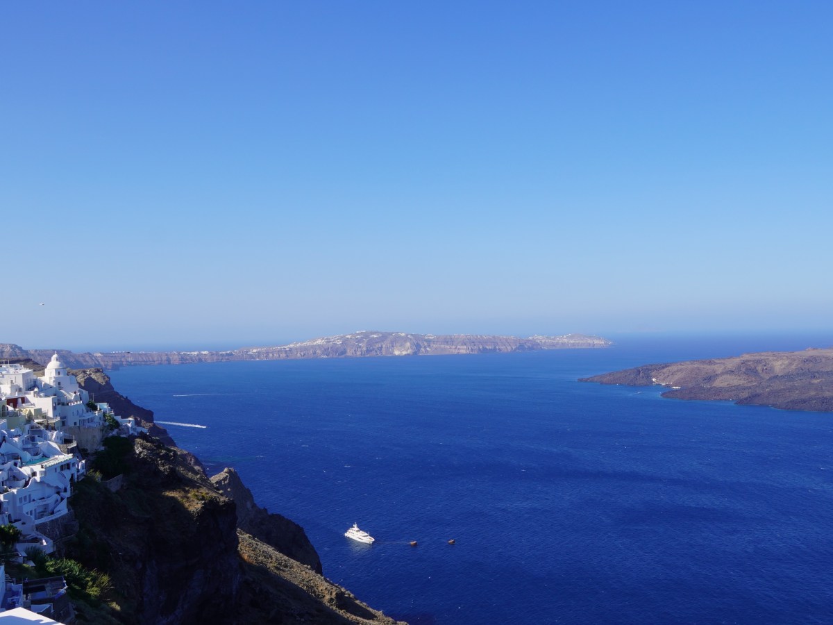 Greece: Caldera sunsets, panoramic volcano views and a lively atmosphere on&nbsp;Santorini